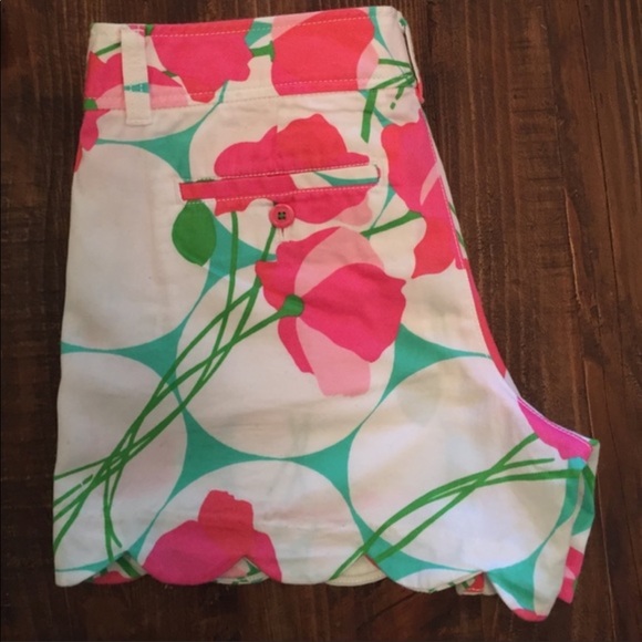 Lilly Pulitzer floral shorts - Picture 3 of 3